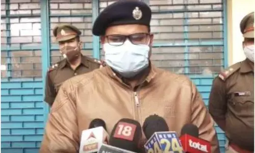 मुरादाबाद में एसएसपी आवास के पास युवक ने लगाई आग, अस्पताल में भर्ती मुरादाबाद में एसएसपी आवास के पास युवक ने लगाई आग, अस्पताल में भर्ती