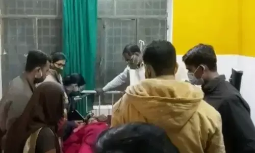 यूपी में 11वीं की छात्रा को जबरन शराब पिलाकर दबंगों ने किया गैंगरेप यूपी में 11वीं की छात्रा को जबरन शराब पिलाकर दबंगों ने किया गैंगरेप