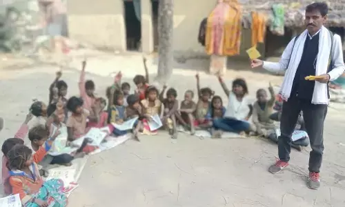 मोहल्ला पाठशाला अभियान के तहत शिक्षक संवार रहे हैं बच्चों का भविष्य मोहल्ला पाठशाला अभियान के तहत शिक्षक संवार रहे हैं बच्चों का भविष्य