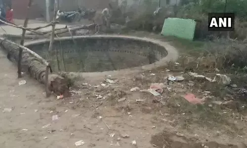 MP में बड़ा हादसा : छतरपुर में कुएं में गिरी कार, बारात में शामिल होने आए 6 की मौत 3 घायल MP में बड़ा हादसा : छतरपुर में कुएं में गिरी कार, बारात में शामिल होने आए 6 की मौत 3 घायल