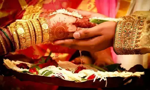 UP: फिरोजाबाद में शादी के 10 दिन बाद दूल्हे की मौत, दुल्हन समेत 9 लोगों को निकला कोरोना UP: फिरोजाबाद में शादी के 10 दिन बाद दूल्हे की मौत, दुल्हन समेत 9 लोगों को निकला कोरोना