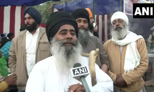किसान आंदोलन का 16वां दिन आज, अमृतसर की धर्मार्थ सेवा कराती है किसानों को भोजन प्रदान किसान आंदोलन का 16वां दिन आज, अमृतसर की धर्मार्थ सेवा कराती है किसानों को भोजन प्रदान