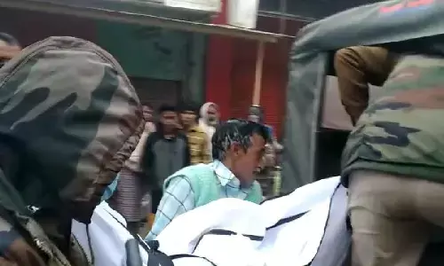 दोस्त के साथ शादी में गये किशोर की घर वापस लौटी लाश दोस्त के साथ शादी में गये किशोर की घर वापस लौटी लाश