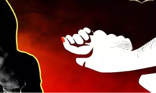 рд╕рд┐рд░рдлрд┐рд░реЗ рдиреЗ рдкрддреНтАНрдиреА рдХреЛ рдХреБрд▓реНтАНрд╣рд╛рдбрд╝реА рд╕реЗ рдХрд╛рдЯ рдбрд╛рд▓рд╛ рдФрд░ рд╕рдбрд╝рдХ рдкрд░ рдлреЗрдВрдХ рджреА рд▓рд╛рд╢! рд╕рд┐рд░рдлрд┐рд░реЗ рдиреЗ рдкрддреНтАНрдиреА рдХреЛ рдХреБрд▓реНтАНрд╣рд╛рдбрд╝реА рд╕реЗ рдХрд╛рдЯ рдбрд╛рд▓рд╛ рдФрд░ рд╕рдбрд╝рдХ рдкрд░ рдлреЗрдВрдХ рджреА рд▓рд╛рд╢!