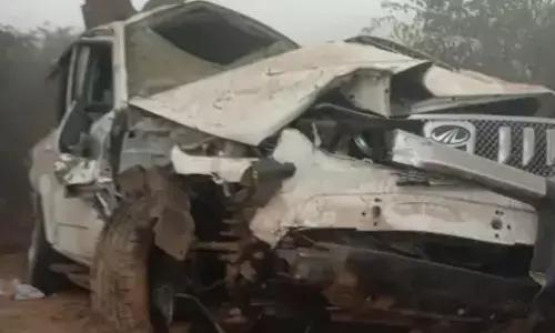 UP : उन्नाव में दो कार आमने-सामने टकराईं, तीन लोगों की मौत से मचा कोहराम