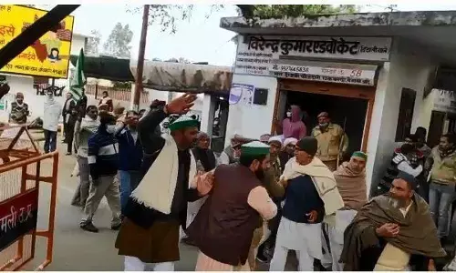 शामली में सड़कों पर उतरे किसान, कलेक्ट्रेट पर किसानों का एक दिवसीय धरना प्रदर्शन शुरू