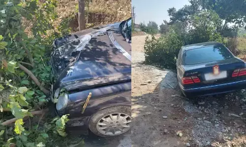 तेलंगाना : हिमाचल के राज्यपाल बंडारू दत्तात्रेय कार हादसे का शिकार, बाल-बाल बचे तेलंगाना : हिमाचल के राज्यपाल बंडारू दत्तात्रेय कार हादसे का शिकार, बाल-बाल बचे