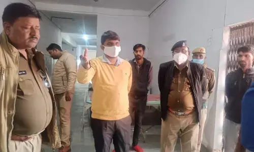 सरधुआ पुल के पास बाइक से गिरकर युवक की मौत, पिता ने हत्या का लगाया आरोप सरधुआ पुल के पास बाइक से गिरकर युवक की मौत, पिता ने हत्या का लगाया आरोप