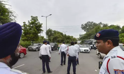 рджрд┐рд▓реНрд▓реА рдореЗрдВ рдЧрд╛реЬреА рдЪрд▓рд╛рдиреЗ рд╡рд╛рд▓реЛрдВ рдХреЗ рд▓рд┐рдП рдмреЬреА рдЦрдмрд░, рдЖрдЬ рд╕реЗ рдпреЗ рдкреЗрдкрд░ рдирд╣реАрдВ рджрд┐рдЦрд╛рдпрд╛ рддреЛ рдХрдЯреЗрдЧрд╛ рдореЛрдЯрд╛ рдЪрд╛рд▓рд╛рди рджрд┐рд▓реНрд▓реА рдореЗрдВ рдЧрд╛реЬреА рдЪрд▓рд╛рдиреЗ рд╡рд╛рд▓реЛрдВ рдХреЗ рд▓рд┐рдП рдмреЬреА рдЦрдмрд░, рдЖрдЬ рд╕реЗ рдпреЗ рдкреЗрдкрд░ рдирд╣реАрдВ рджрд┐рдЦрд╛рдпрд╛ рддреЛ рдХрдЯреЗрдЧрд╛ рдореЛрдЯрд╛ рдЪрд╛рд▓рд╛рди