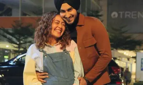 प्रेग्नेंट हैं सिंगर नेहा कक्कड़, बेबी बंप फ्लॉन्ट करते हुए पति रोहनप्रीत संग शेयर की फोटो प्रेग्नेंट हैं सिंगर नेहा कक्कड़, बेबी बंप फ्लॉन्ट करते हुए पति रोहनप्रीत संग शेयर की फोटो