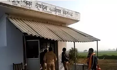 यूपी में दिनदहाड़े असलहे की नोक पर बदमाशों ने गैस एजेंसी में घुस कर लूटपाट की यूपी में दिनदहाड़े असलहे की नोक पर बदमाशों ने गैस एजेंसी में घुस कर लूटपाट की