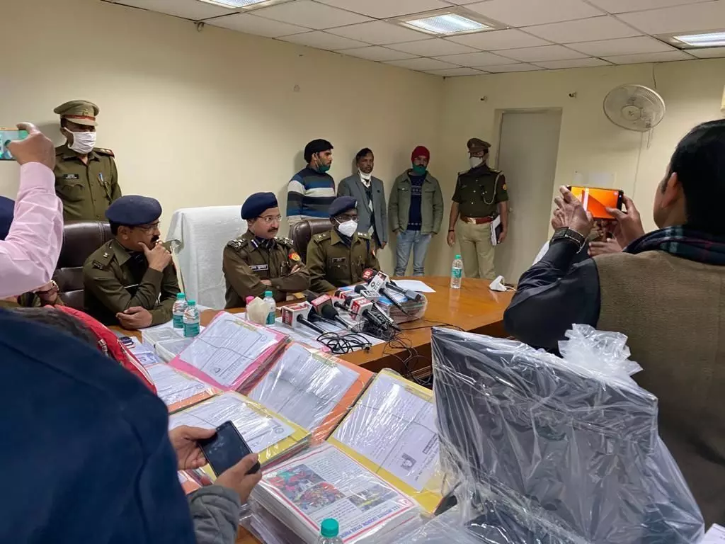 नोएडा में नौकरी दिलाने वाला पूर्व लोकसभा उम्मीदवार डॉ बृजेश कुमार वर्मा गिरफ्तार नोएडा में नौकरी दिलाने वाला पूर्व लोकसभा उम्मीदवार डॉ बृजेश कुमार वर्मा गिरफ्तार
