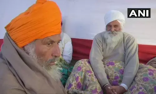 Live Update :देश में किसान आंदोलन जारी है ,वहीँ भीषण ठंड ने दिल्ली में किया पारा सबसे नीचे Live Update :देश में किसान आंदोलन जारी है ,वहीँ भीषण ठंड ने दिल्ली में किया पारा सबसे नीचे