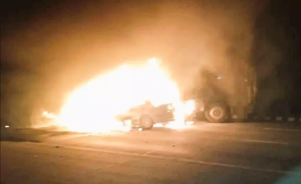 आगरा एक्सप्रेसवे पर ट्रक से टकराने के बाद कार में लगी आग, सभी पांच लोगों की जलकर मौत, CM योगी ने जताया दुख