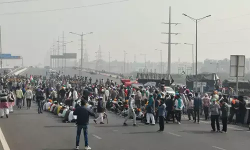 Farmers Protest LIVE: किसानों ने फिर जाम किया NH 24, रामपुर से आ रहे ट्रेक्टरों को रोकने का लगाया आरोप