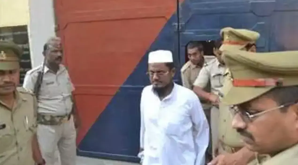 गोरखपुर को 2007 में दहलाने वाले आतंकी तारिक काजमी को उम्रकैद की सजा, 2.15 लाख का लगा जुर्माना