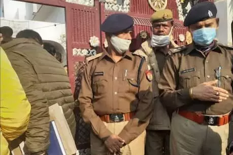 गैंगस्टर विकास दुबे के भाई दीपक दुबे ने कोर्ट में किया सरेंडर, न्यायिक हिरासत में भेजा गया जेल गैंगस्टर विकास दुबे के भाई दीपक दुबे ने कोर्ट में किया सरेंडर, न्यायिक हिरासत में भेजा गया जेल