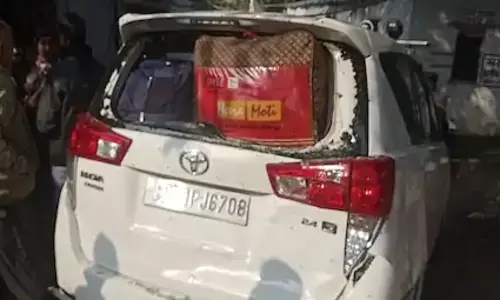 पटना से समस्तीपुर जा रहे RJD विधायक की इनोवा में ट्रक ने मारी टक्कर, बाल-बाल बचे पटना से समस्तीपुर जा रहे RJD विधायक की इनोवा में ट्रक ने मारी टक्कर, बाल-बाल बचे