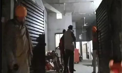 जिस्मफरोशी के धंधे का खुलासा, आपत्तिजनत हालतक में मिले लड़के-लड़कियां जिस्मफरोशी के धंधे का खुलासा, आपत्तिजनत हालतक में मिले लड़के-लड़कियां