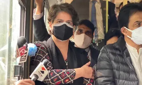 Priyanka Gandhi in Custody: दिल्ली पुलिस ने प्रियंका गांधी को हिरासत में लिया, तो राहुल ने दिया ये जबाब Priyanka Gandhi in Custody: दिल्ली पुलिस ने प्रियंका गांधी को हिरासत में लिया, तो राहुल ने दिया ये जबाब