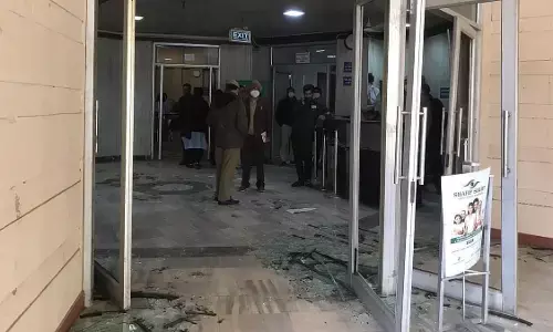 दिल्ली जल बोर्ड के दफ्तर में तोड़फोड़, AAP ने BJP पर लगाया हमले का आरोप, केजरीवाल ने बताया शर्मनाक दिल्ली जल बोर्ड के दफ्तर में तोड़फोड़, AAP ने BJP पर लगाया हमले का आरोप, केजरीवाल ने बताया शर्मनाक