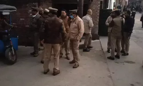 बिजनौर में लिंटर गिरने से 2 की मौत 3 घायल बिजनौर में लिंटर गिरने से 2 की मौत 3 घायल
