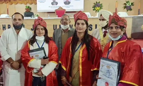 तीन बहनों ने एक ही साथ पीएचडी की डिग्री ले कर राजस्थान के शिक्षा जगत में इतिहास रच दिया तीन बहनों ने एक ही साथ पीएचडी की डिग्री ले कर राजस्थान के शिक्षा जगत में इतिहास रच दिया