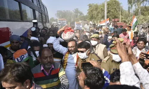 गाय बचाओ किसान बचाओ: ललितपुर में पदयात्रा के दौरान यूपी कांग्रेस अध्यक्ष अजय कुमार लल्लू गिरफ्तार गाय बचाओ किसान बचाओ: ललितपुर में पदयात्रा के दौरान यूपी कांग्रेस अध्यक्ष अजय कुमार लल्लू गिरफ्तार