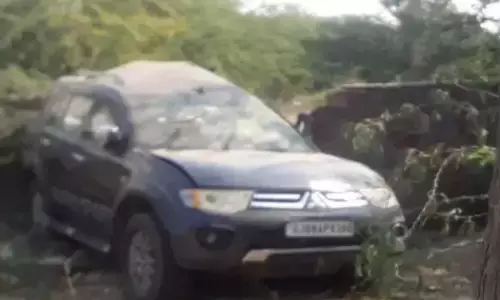 राजस्थान : जालोर में सड़क दुर्घटना में तीन लोगों की गई जान, हादसे में शिकार एक शख्स का PM मोदी भी कर चुके हैं सम्मान राजस्थान : जालोर में सड़क दुर्घटना में तीन लोगों की गई जान, हादसे में शिकार एक शख्स का PM मोदी भी कर चुके हैं सम्मान