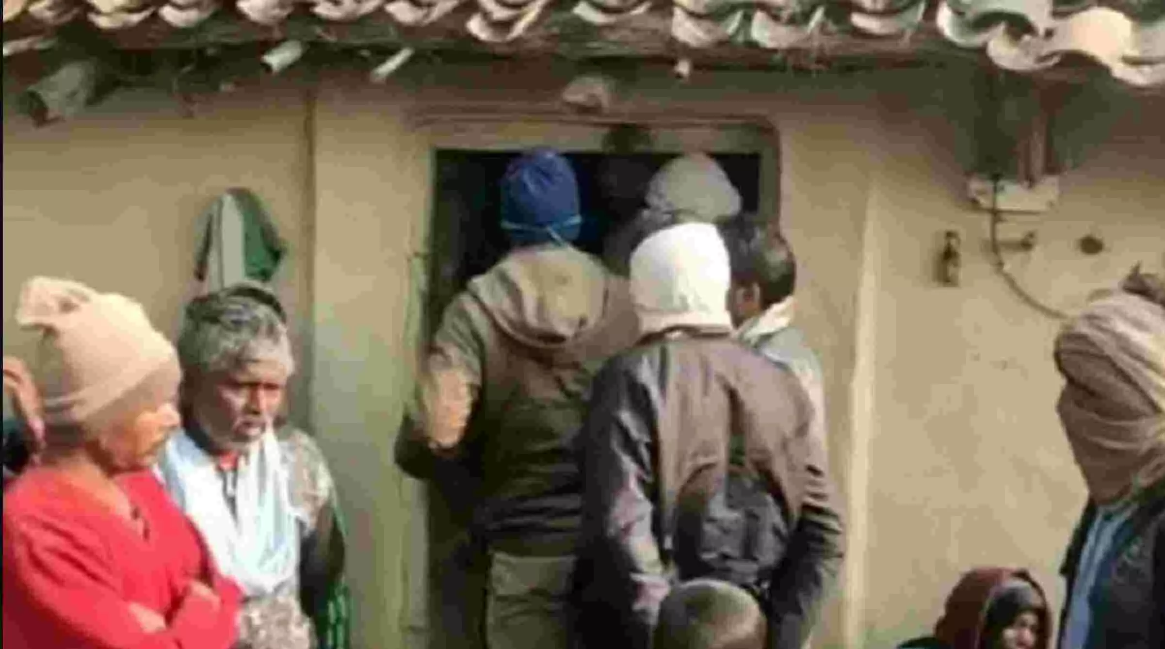 UP : प्रयागराज में लड़की ने प्रेमी के साथ मिलकर अपने ही भाई को मार डाला, हैरान करने वाला खुलासा UP : प्रयागराज में लड़की ने प्रेमी के साथ मिलकर अपने ही भाई को मार डाला, हैरान करने वाला खुलासा