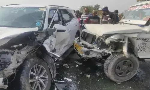 हनुमान बेनीवाल के भाई विधायक नारायण बेनीवाल सड़क दुर्घटना में घायल, अस्पताल में भर्ती हनुमान बेनीवाल के भाई विधायक नारायण बेनीवाल सड़क दुर्घटना में घायल, अस्पताल में भर्ती