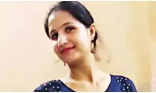 गाजियाबाद में दहेज के लिए तंग करता था पति, पत्नी ने दो साल की बच्ची के साथ चौथी मंजिल से लगाई छलांग गाजियाबाद में दहेज के लिए तंग करता था पति, पत्नी ने दो साल की बच्ची के साथ चौथी मंजिल से लगाई छलांग