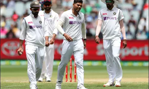 Ind vs Aus: टीम इंडिया को लगा बड़ा झटका, ये खिलाडी हुआ चोटिल, छोड़ा मैदान