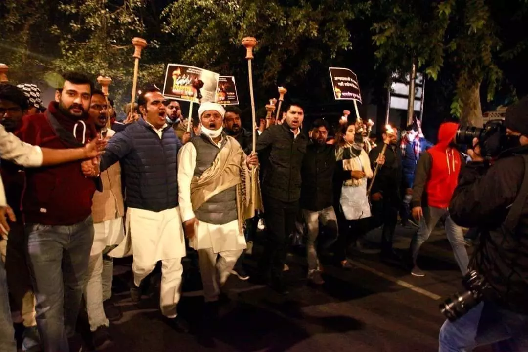 मोदी सरकार के खिलाफ युवा कांग्रेस ने दिल्ली में निकाला मशाल जुलूस, कृषि कानून वापिस लेने और संसद सत्र बुलाने की मांग