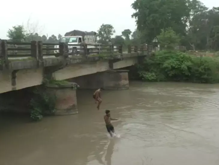 नोएडा में दुधिया ने नहर में कूदकर की आत्महत्या नोएडा में दुधिया ने नहर में कूदकर की आत्महत्या