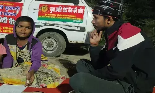 बेघर बच्चों को शिक्षा दे रही है युवा क्रांति रोटी बैंक छपरा