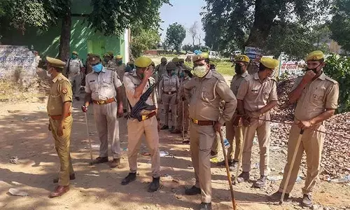 यूपी में कांग्रेस नेता और उसके भतीजे की हत्या