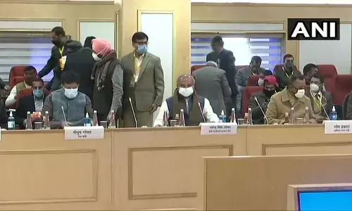 किसान आंदोलन LIVE : नए कृषि कानूनों पर चर्चा के बीच केंद्रीय मंत्रियों ने किसानों संग किया लंच