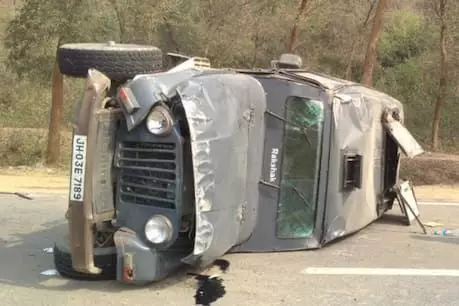 बिहार के सांसद सुशील सिंह को एस्कॉर्ट कर रही पुलिस गाड़ी पलटी, 1 जवान की मौत 2 गंभीर रूप से घायल बिहार के सांसद सुशील सिंह को एस्कॉर्ट कर रही पुलिस गाड़ी पलटी, 1 जवान की मौत 2 गंभीर रूप से घायल