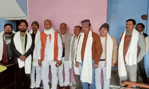 वर्ष की विदाई में पत्रकारों को अंगवस्त्र भेंट कर किया सम्मानित वर्ष की विदाई में पत्रकारों को अंगवस्त्र भेंट कर किया सम्मानित