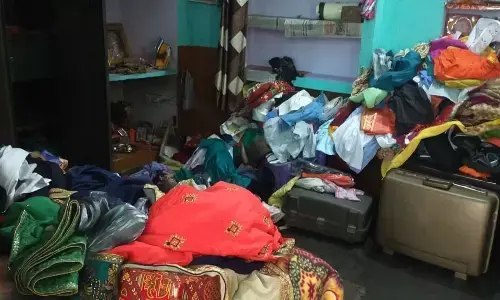 बंद घर में आभूषण समेत लाखों की चोरी बंद घर में आभूषण समेत लाखों की चोरी