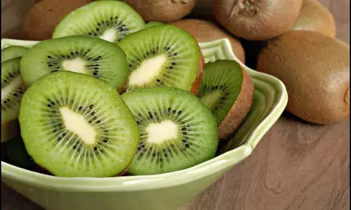 क्यों खाना चाहिए कीवी, जानिए- इसके फायदे क्यों खाना चाहिए कीवी, जानिए- इसके फायदे