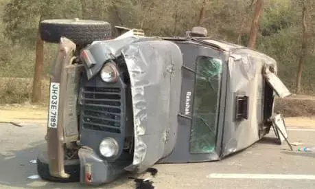बिहार के सांसद सुशील सिंह को एस्कॉर्ट कर रही पुलिस गाड़ी पलटी, 1 जवान की मौत 2 गंभीर रूप से घायल बिहार के सांसद सुशील सिंह को एस्कॉर्ट कर रही पुलिस गाड़ी पलटी, 1 जवान की मौत 2 गंभीर रूप से घायल