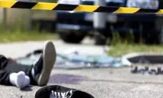 सडक हादसे में पांच लोंगों की मौत, मचा हाहाकार सडक हादसे में पांच लोंगों की मौत, मचा हाहाकार