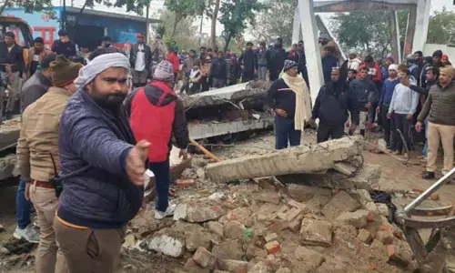 गाजियाबाद के श्मशान घाट की छत गिरने से 22 लोगों की मौत, CM योगी ने मांगी रिपोर्ट गाजियाबाद के श्मशान घाट की छत गिरने से 22 लोगों की मौत, CM योगी ने मांगी रिपोर्ट