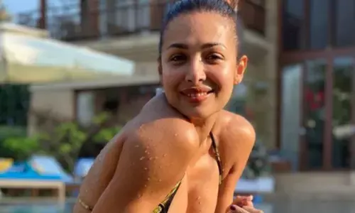 मलाइका ने बिकिनी में शेयर की लेटेस्ट फोटो, स्विमिंग पूल में पोज देती आईं नजर मलाइका ने बिकिनी में शेयर की लेटेस्ट फोटो, स्विमिंग पूल में पोज देती आईं नजर