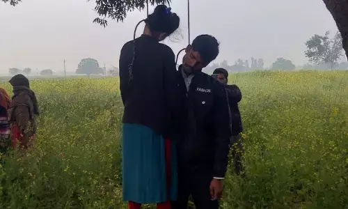 प्रेमी युगल ने फाँसी लगाकर की आत्महत्या प्रेमी युगल ने फाँसी लगाकर की आत्महत्या