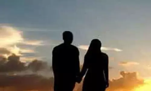 प्रेमी युगल पहुंचे थाने, दरोगा जी से बोले- हमारी करा दो शादी प्रेमी युगल पहुंचे थाने, दरोगा जी से बोले- हमारी करा दो शादी