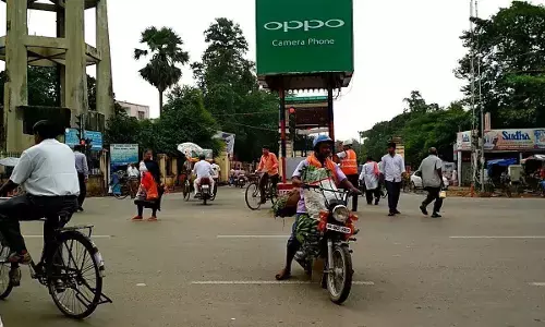 जब पूर्व वायुसेना कर्मी ने सबकी वीडियो बना डाली और दरोगा जी की सारी दरोगई निकल गयी! जब पूर्व वायुसेना कर्मी ने सबकी वीडियो बना डाली और दरोगा जी की सारी दरोगई निकल गयी!