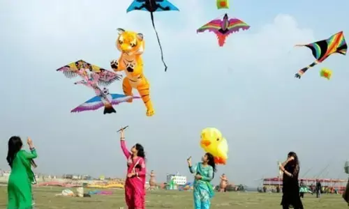 एयरक्राफ्ट एक्ट 1934 के तहत पतंग उड़ाना जुर्म, कैसे उड़ेगी आसमान में मकर संक्रांति पर पतंग ? एयरक्राफ्ट एक्ट 1934 के तहत पतंग उड़ाना जुर्म, कैसे उड़ेगी आसमान में मकर संक्रांति पर पतंग ?